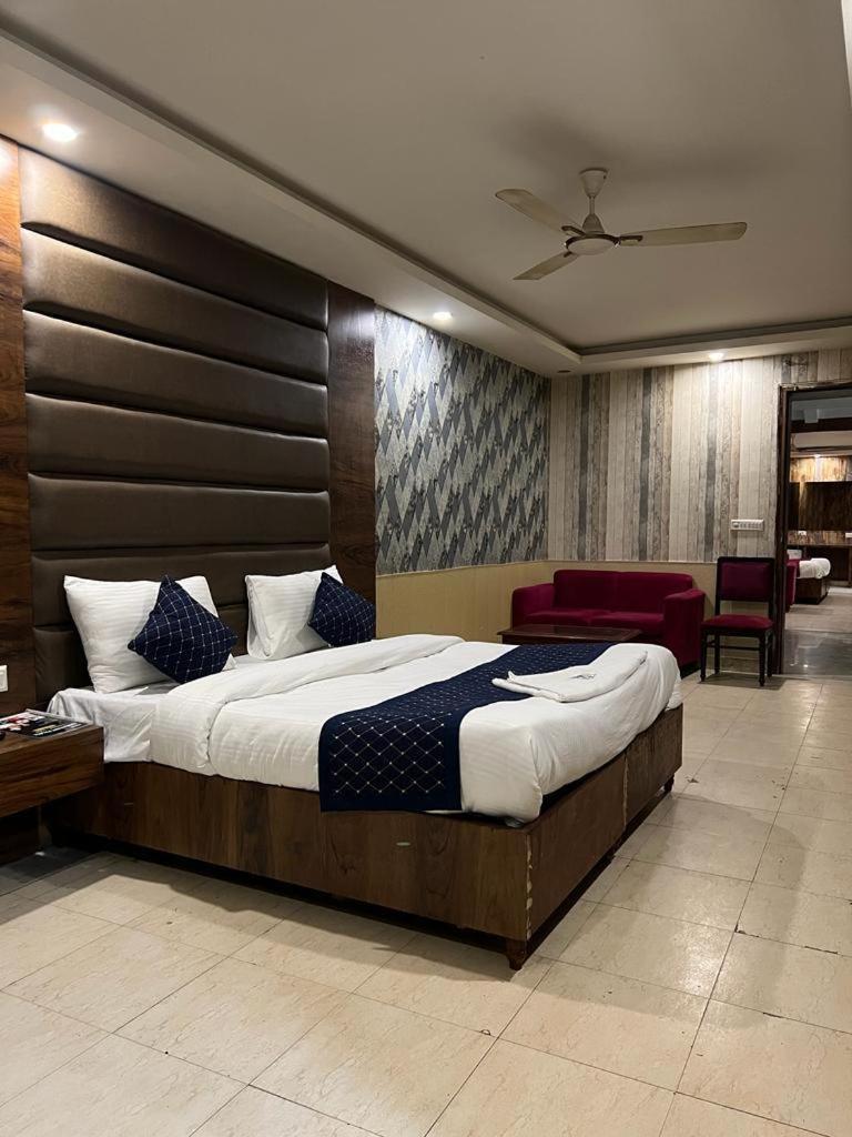 Hotel Hanuwant Palace New Delhi Exterior photo